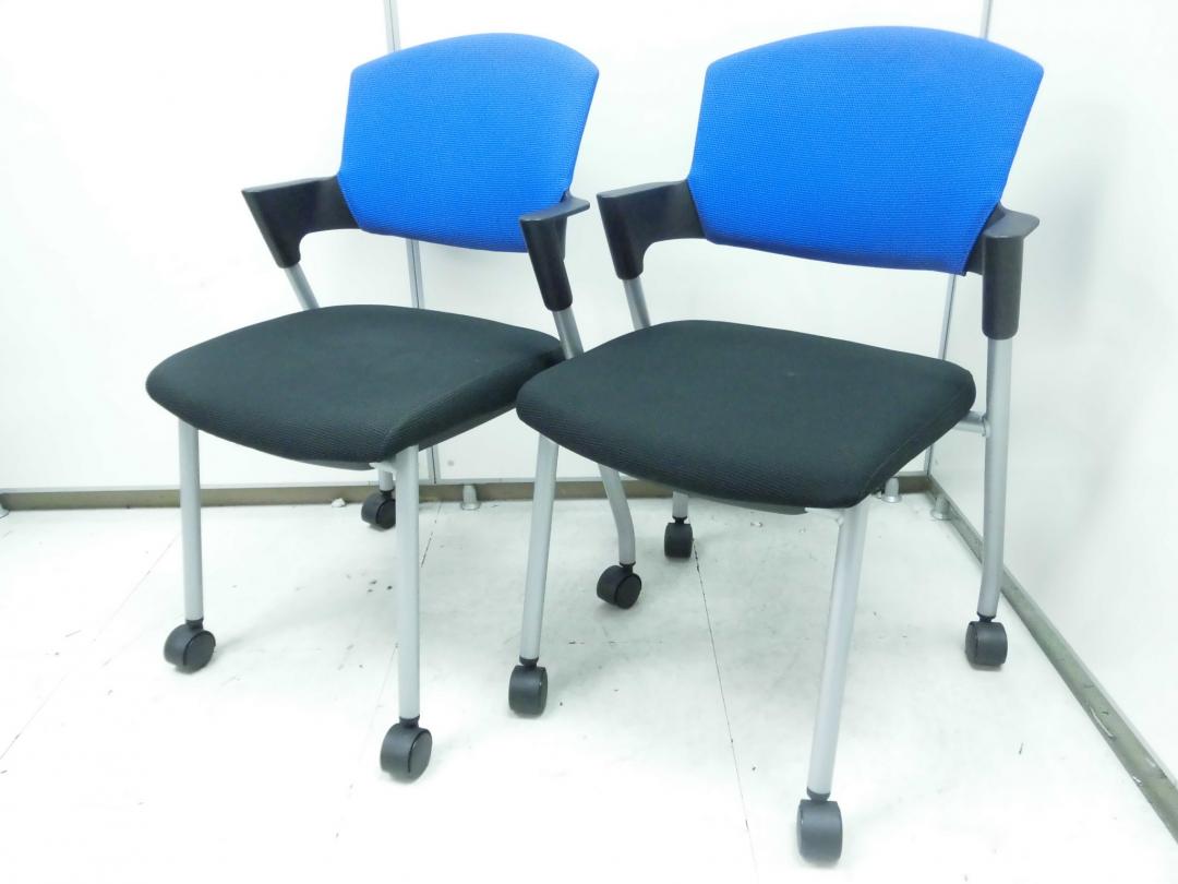 【限定1セット】キャスター・肘付きスタッキングチェアの2脚セット　人気のコクヨ製
                        プロッティ
                                    中古
            