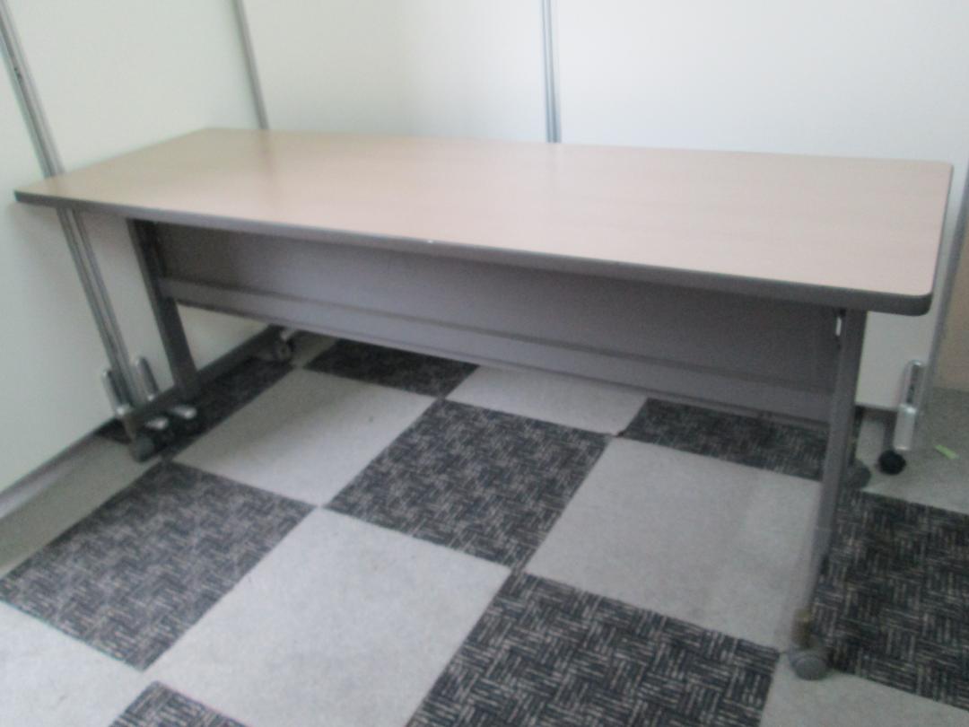 【限定２台】会議室等で活躍するスタックテーブルです。希少な濃いめのナチュラルカラー
                        
                                    中古
            