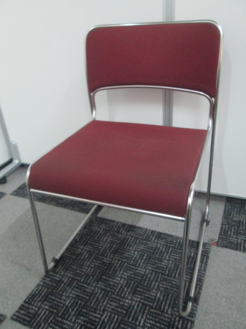 【残り５脚】国産のスタッキングチェアです。使用しない時は重ねて収納できます。
                        
                                    中古
            