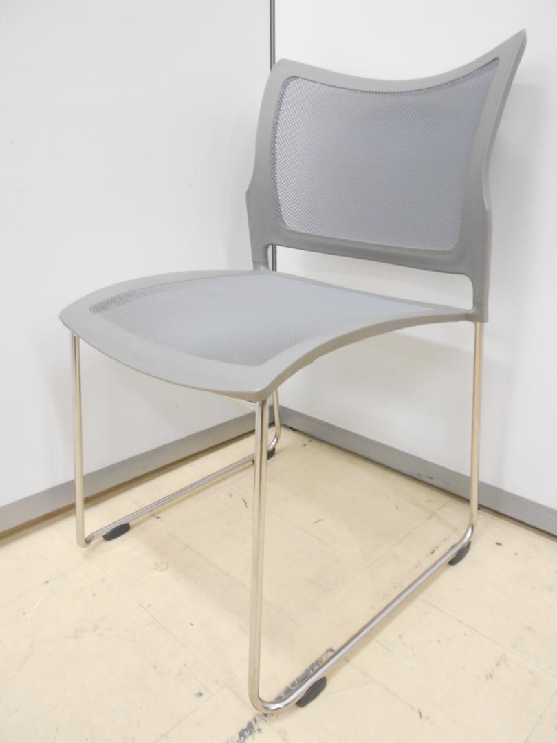 オカムラ製　スタッキングチェア　涼しげなメッシュ仕様
                        
                                    中古
            