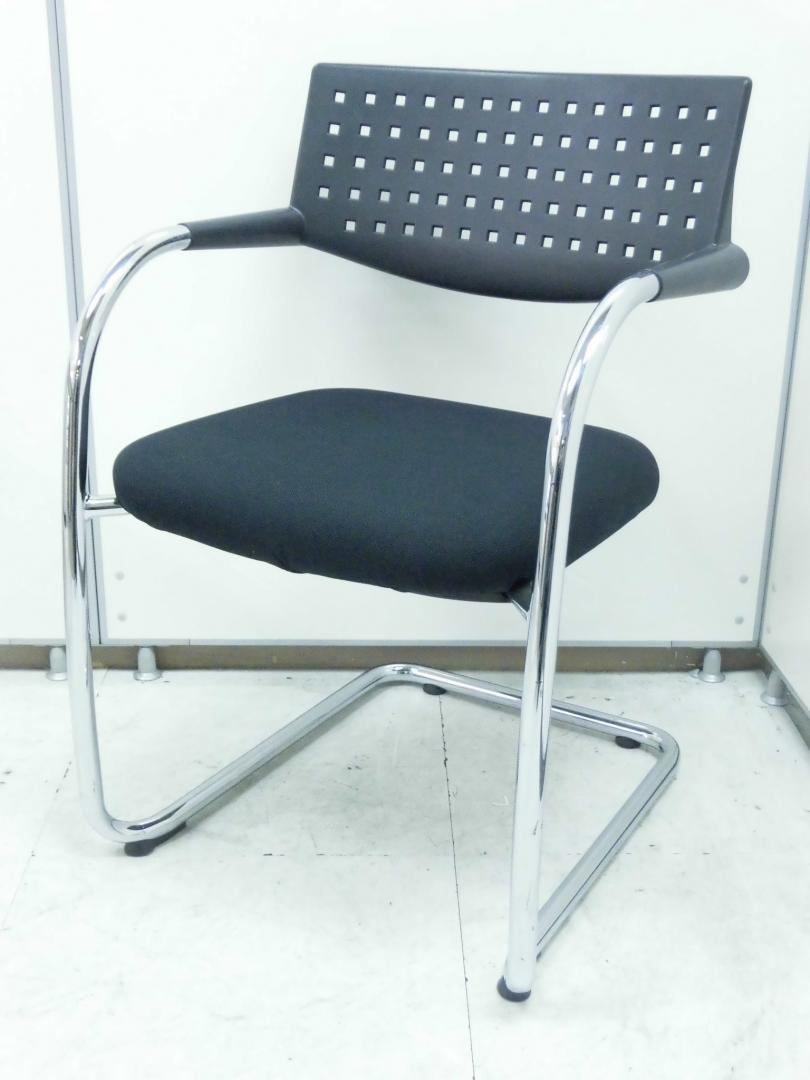 【4脚入荷】状態良好!!　デザイナーズ家具が、まとまって入荷!!ヴィトラ（vitra）ビザビチェア（Visavis）
                        ビザビチェア　Visavis
                                    中古
            