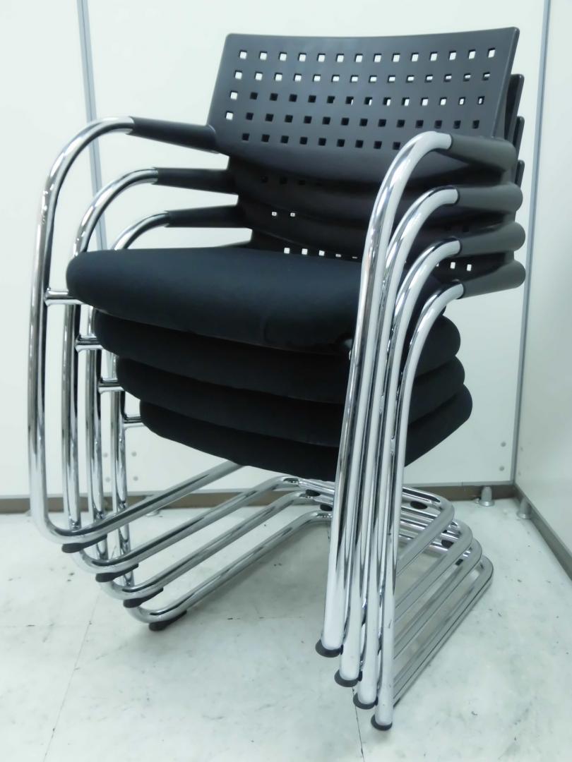 【2セット入荷】【4脚1セットの料金です！】状態良好!!　デザイナーズ家具が、まとまって入荷!!ヴィトラ（vitra）ビザビチェア（Visavis）
                        ビザビチェア　Visavis
                                    中古
            