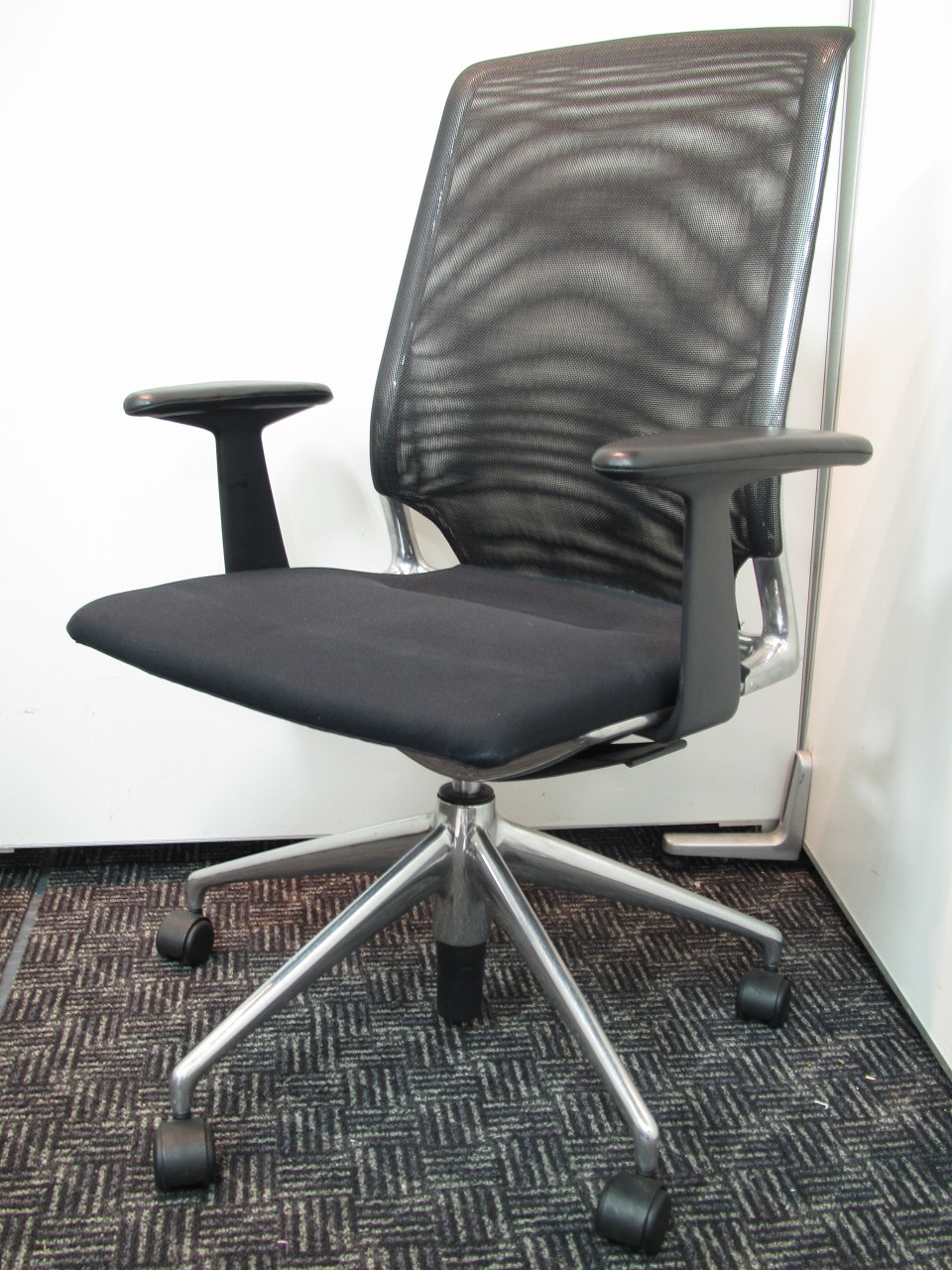 メダチェア vitra/ヴィトラ 肘付ハイバックチェア 中古】メダチェア vitra/ヴィトラ 肘付ハイバックチェア 499814