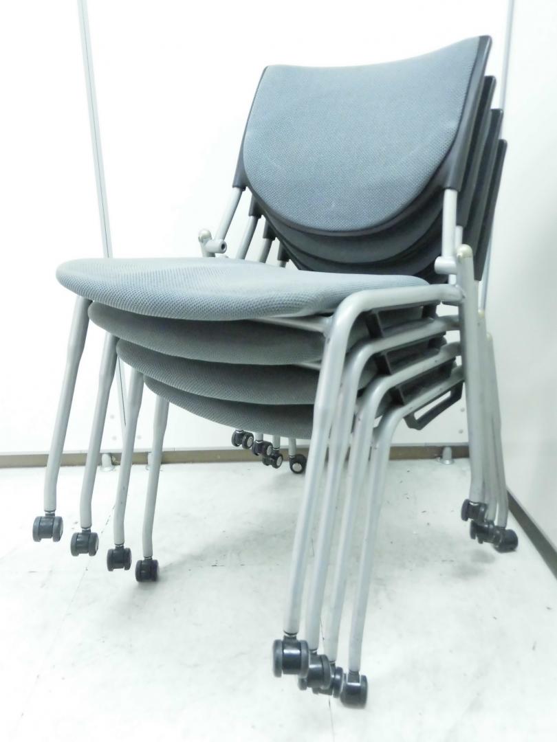 【1セット限定価格】4脚1セットでこの価格!!重ね合わせ可能で、キャスター付で移動もラクラク！
                        プロスタックシリーズ 
                                    中古
            