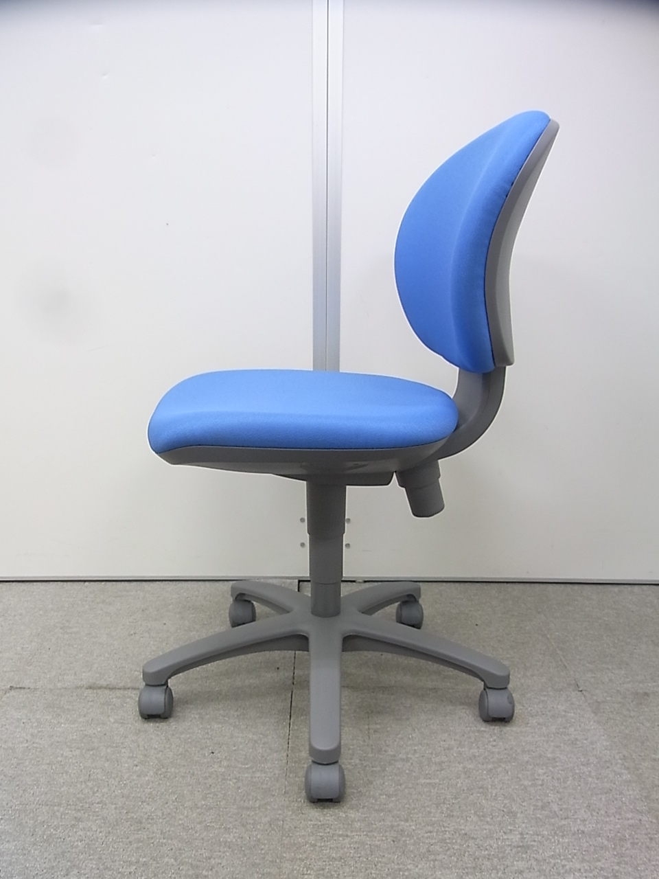 中古】レグノチェア2 CRS-G218F4HS69 コクヨ/KOKUYO 肘無ロー