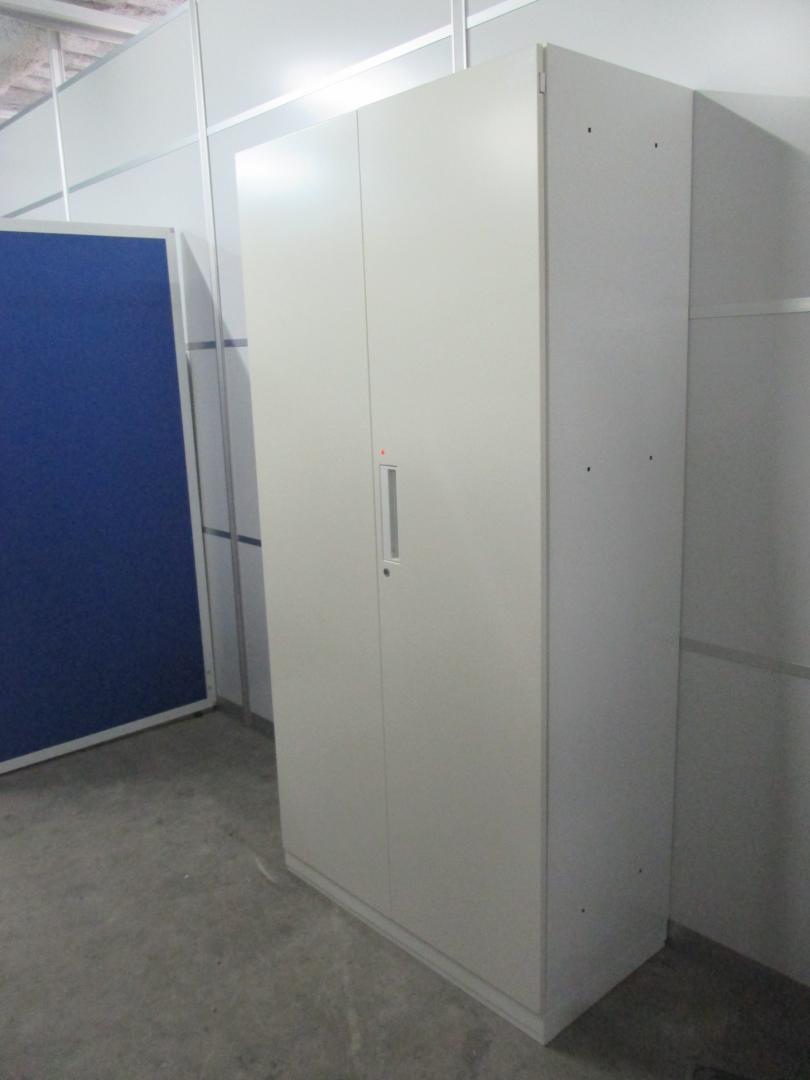 【全体的に日焼けあります】EDIAシリーズ　ホワイト両開き書庫　H1815タイプ　A4書類5段収納可能【中古オフィス家具】【おつとめ品】
                        エディア
                                    中古
            