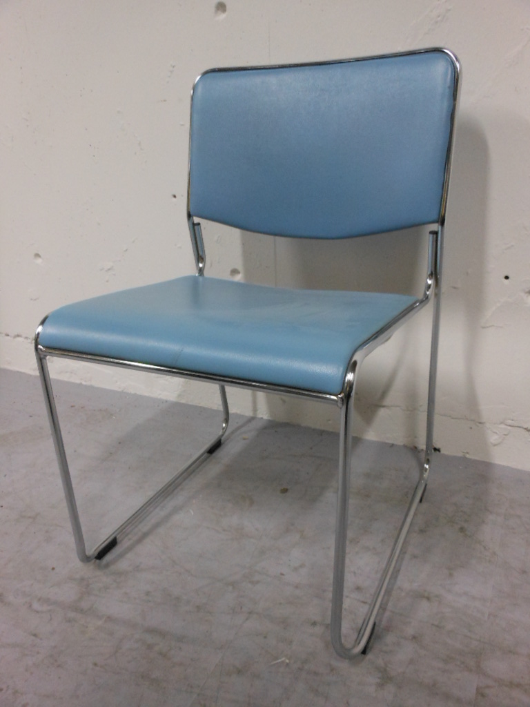 【さわやかなブルーカラーのスタッキングチェアが入荷しました】
                        
                                    中古
            