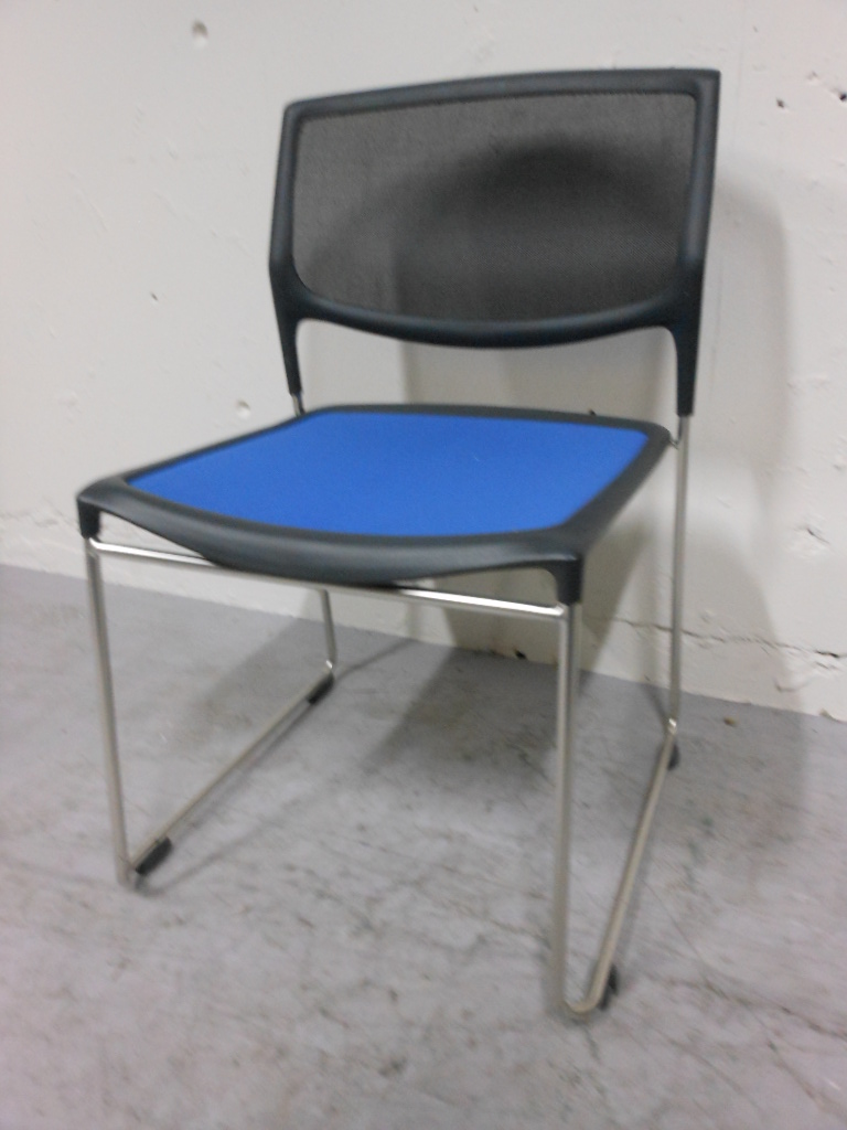 【イトーキ製スタッキングチェアが入荷！！】【限定３脚】【状態良好】
                        
                                    中古
            