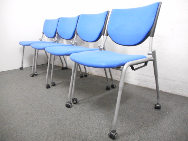 【セット商品】■スタッキングチェア4脚セット ブルー ■オカムラ（okamura）プロスタックシリーズ　背パッド・キャスター付
                        プロスタック
                                    中古
            