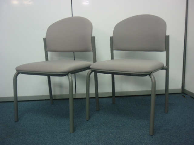 【2脚セット】【中古】スタッキングチェア　重ねて省スペース　会議用チェア　グレー
                        
                                    中古
            