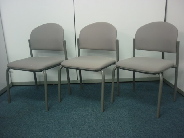 【3脚セット】【中古】スタッキングチェア　重ねて省スペース　会議用チェア　グレー
                        
                                    中古
            