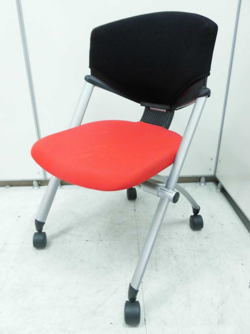【2脚入荷】鮮やかなレッドがきれい！　コクヨ製ネスティングチェア
                        コルサ
                                    中古
            