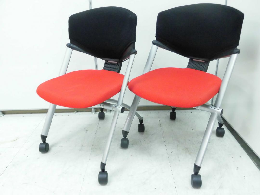 【1セット限定】女性の多いオフィスにお勧め　鮮やかなレッド色のコクヨ製ネスティングチェア
                        コルサ
                                    中古
            