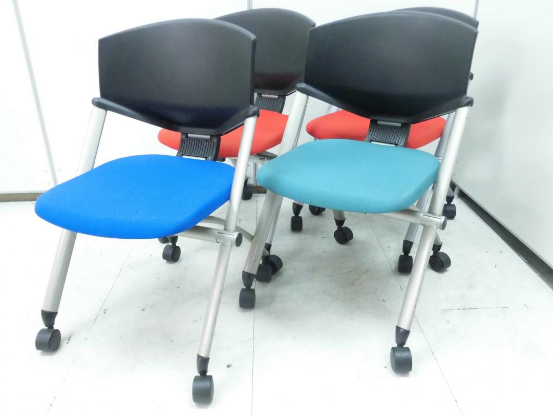 【1セット限定】コクヨ製ネスティングチェア4脚セット　カラフルな色合いがおしゃれ！
                        コルサ
                                    中古
            