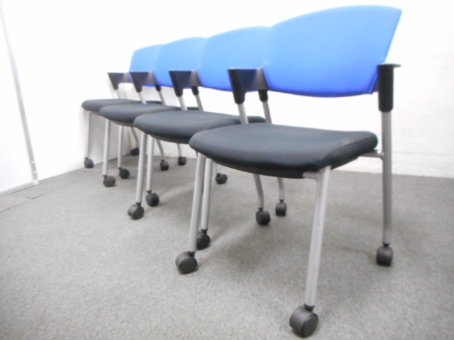 【セット商品】■コクヨ プロッティ スタッキングチェア4脚セット　■キャスター付・ブルー【グッドデザイン賞受賞商品】KOKUYO Protty
                        プロッティ
                                    中古
            