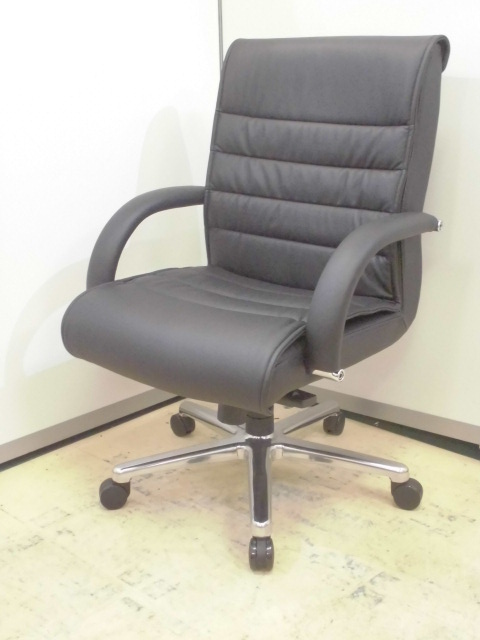 【ほぼ新古品】エグゼクティブチェア！しかも革仕様！
                        CE
                                    新古品
            