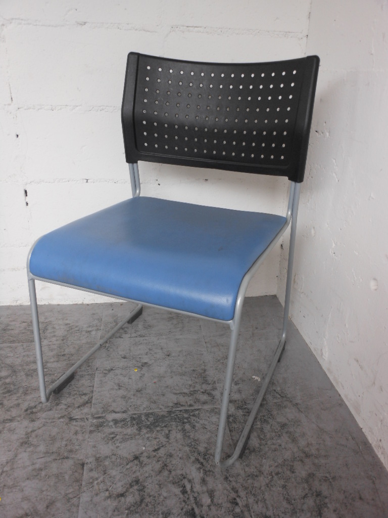 【中古でコスト削減】【ブルーカラー・スタッキングチェア】
                        
                                    中古
            