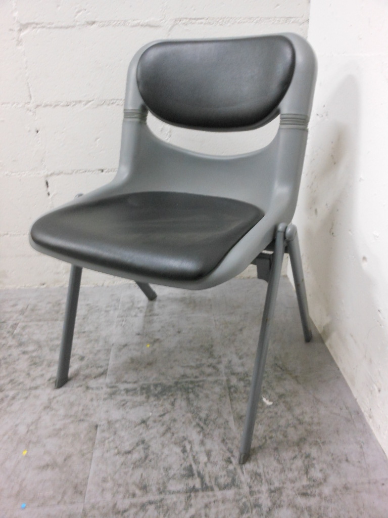 【国内トップメーカー品】【ミーティングチェアの定番】【ブラック色！】
                        ドーサルⅡ
                                    中古
            