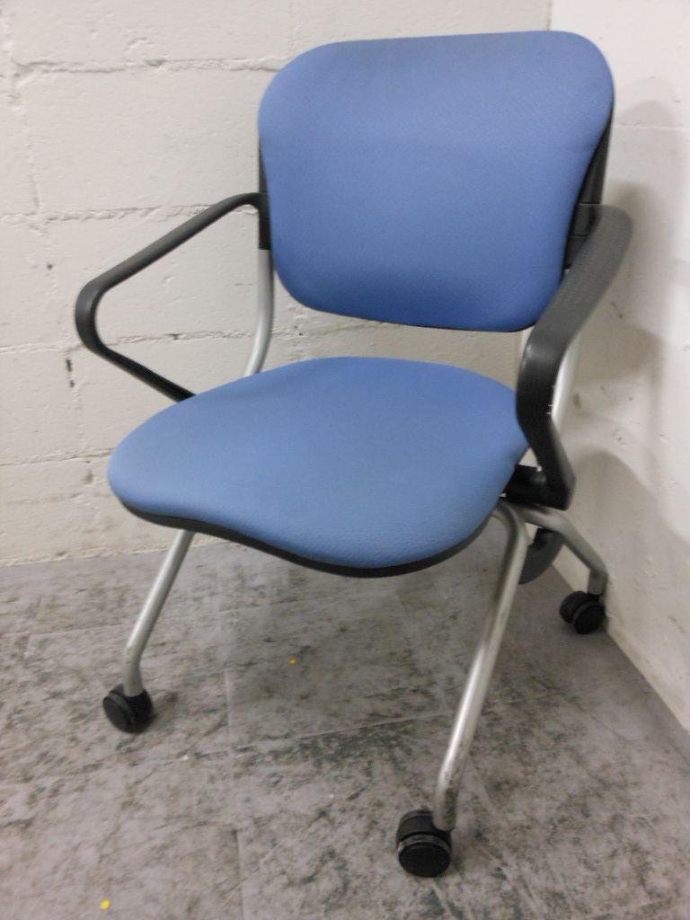 【オカムラ製・TORSIONチェア・２脚入荷！！】
                        TORSIONシリーズ
                                    中古
            