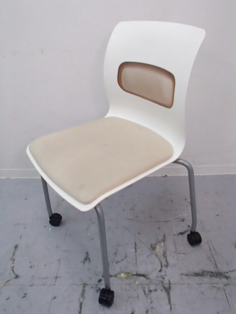 【デザイナーズ商品】｜ミーティングチェア｜アイボリー色｜やさしくあなたを包み込みます！
                        ピクティス
                                    中古
            