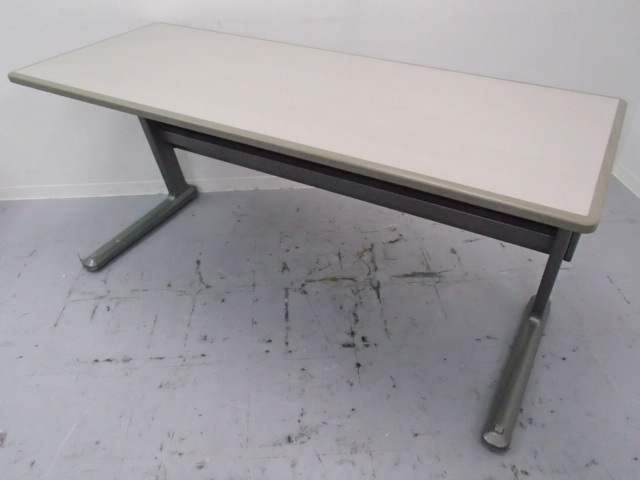【４台入荷！】｜サイドスタックテーブル｜W1500タイプ｜公共施設に最適の万能テーブル！
                        
                                    中古
            