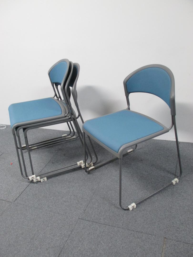 【セット商品】内田洋行製　スタッキングチェア　ループ脚タイプ　4脚セット　【中古会議用チェア】
                        
                                    中古
            