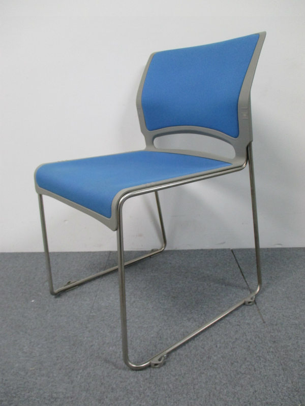 ■スタッキングチェア　ブルー■ミーティングスペースや休憩室にピッタリ！数揃います！【人気のオカムラ製品】【中古オフィス家具】
                        
                                    中古
            