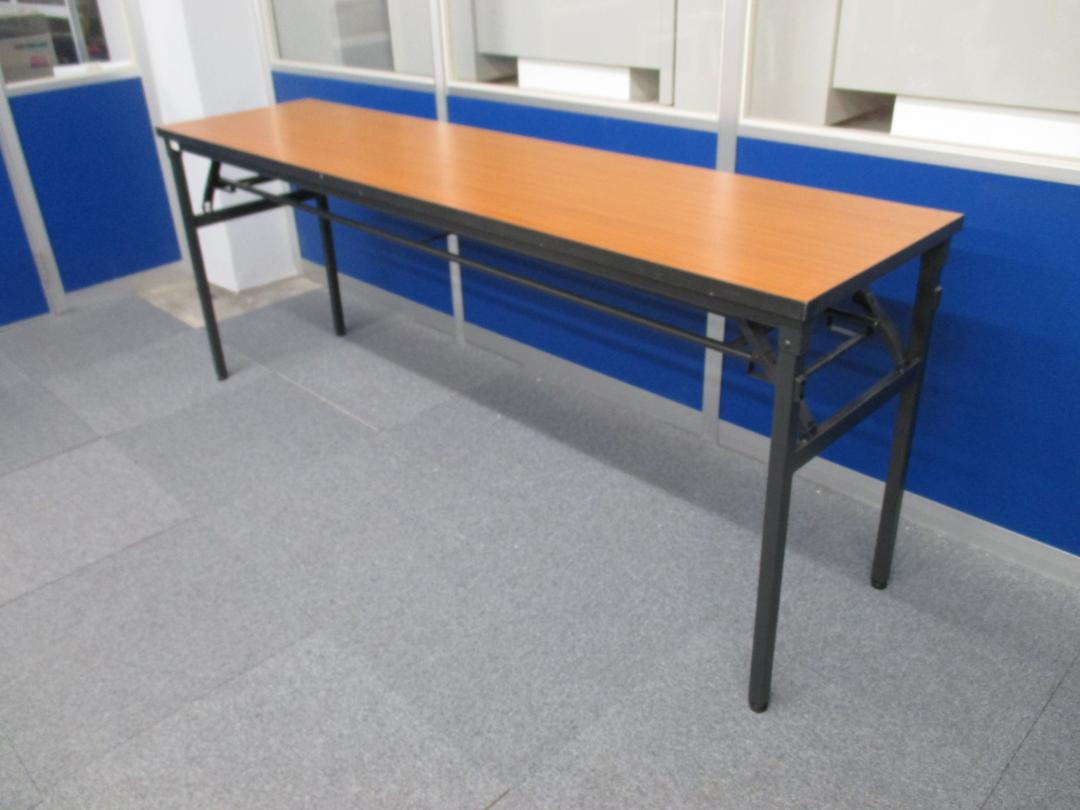 【10台入荷】国内メーカーの折畳テーブル入荷！大きな傷も無く、良好品！【折畳テーブル】【チーク】【ロット】
                        
                                    中古
            