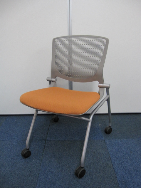 【オカムラの名品】ネスティングチェア　グラータ　オレンジ×グレーのPOPな配色　※中古　ミーティングチェア
                        グラータ
                                    中古
            
