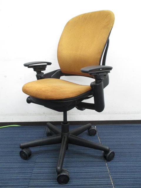 中古】リープHD 座面｜背もたれ着脱可能タイプ Steelcase/スチールケース 肘付ハイバックチェア 136481 - 中古オフィス家具ならオフィス バスターズ