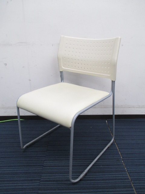 1,200円⇒980円【使えれば良いや！シリーズ】傷、剥がれ、錆有り⇒安い!!｜スタックチェア｜座面：レザー
                        
                                    中古
            