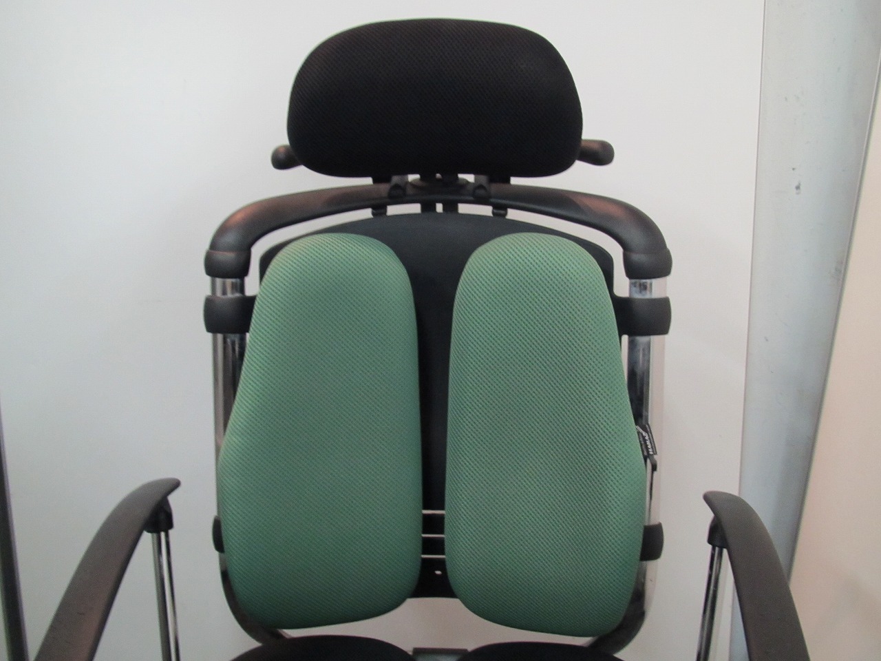 中古】 No.10-0654918 肘付ハイバックチェア 136511 - 中古オフィス 