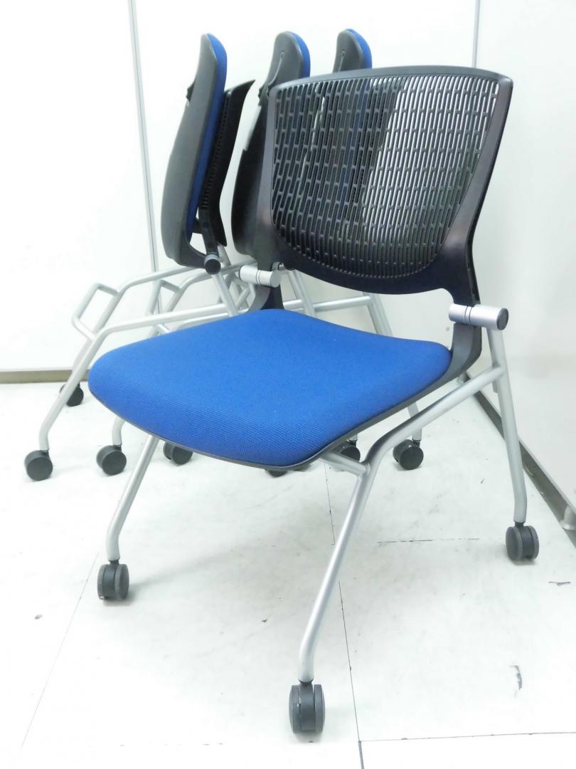 【1セット限定】美品×定番のブルー色　オカムラ製ネスティングチェアの4脚セット商品
                        グラータ
                                    中古
            