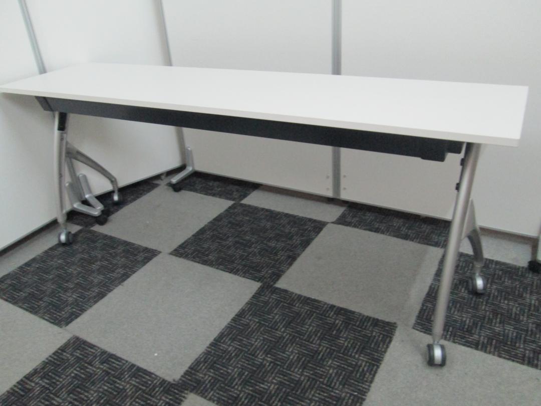 【限定１台】会議室等で大活躍のサイドスタックテーブルです。きれいなホワイトで明るい雰囲気を演出！
                        
                                    中古
            