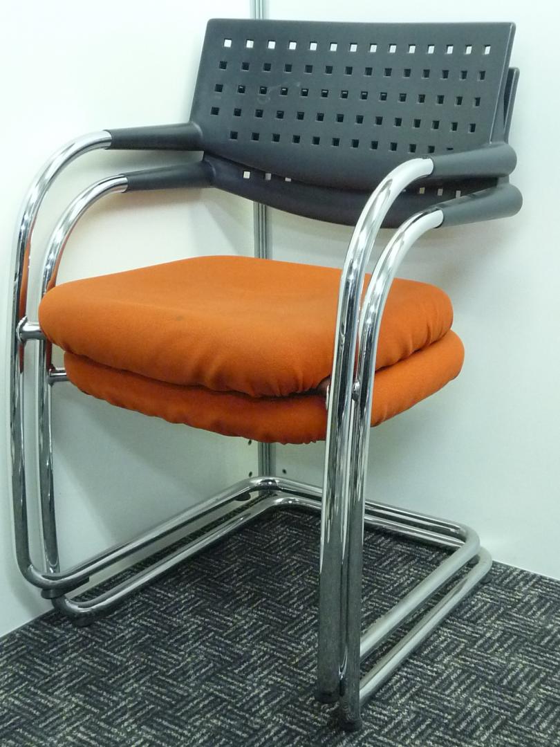 【２脚セット】高級感と耐久性を兼ね備えたミーティングチェア■重ねて収納可能！■応接用にもＧＯＯＤ！
                        ビサビチェア
                                    中古
            