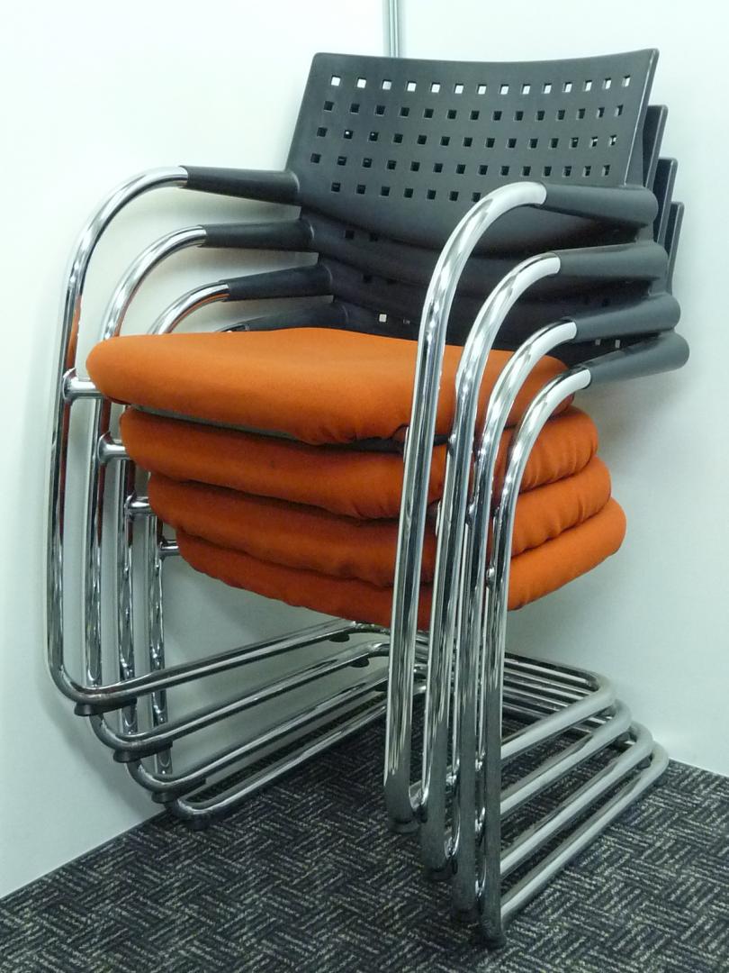 【４脚セット】高級感と耐久性を兼ね備えたミーティングチェア■重ねて収納可能！■応接用にもＧＯＯＤ
                        ビサビ
                                    中古
            