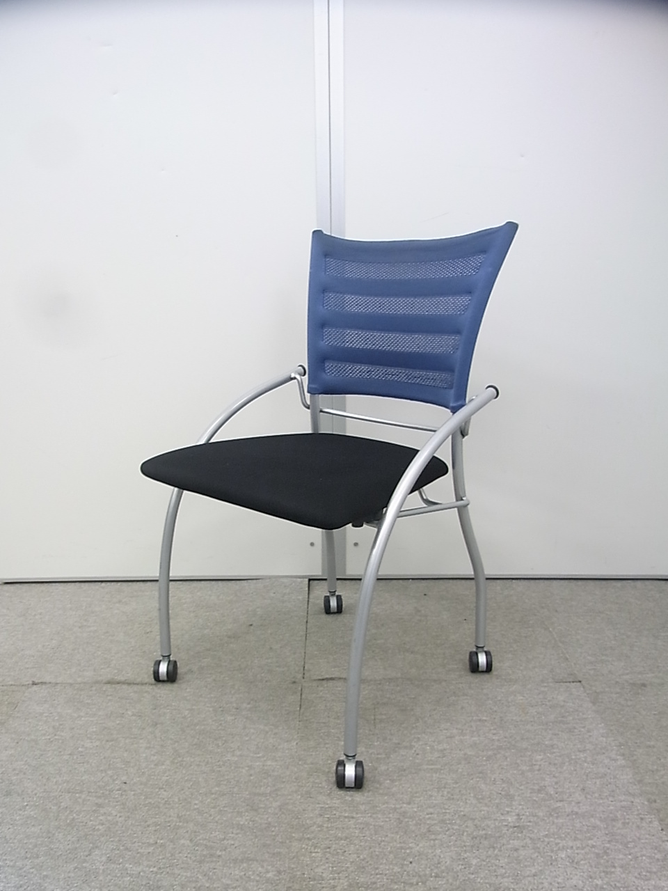 【4脚入荷】イトーキ製 プリエ2チェア■背もたれメッシュの座り心地良好なミーティング用チェア
                        プリエ2
                                    中古
            