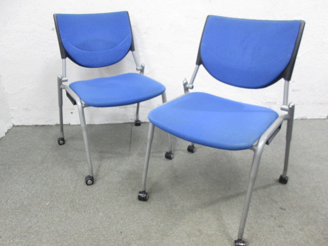【通常価格の10％OFF！】オカムラ製キャスター付きスタックチェア　【定番のブルー色】【お得な2脚セット商品】
                        
                                    中古
            