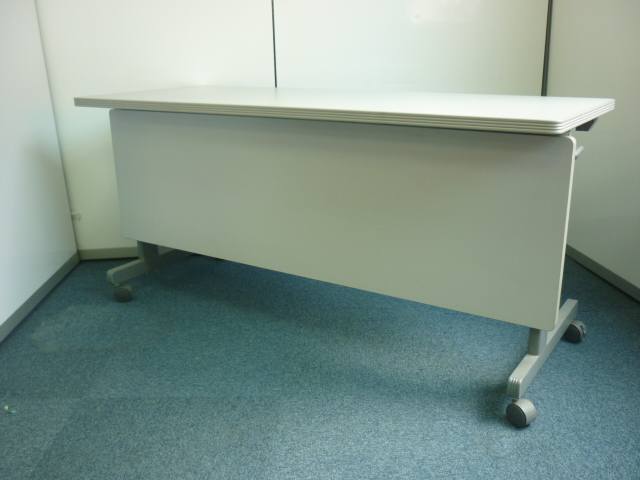 【中古】国内メーカー　扱いやすいサイドスタックテーブル入荷！！■
                        
                                    中古
            