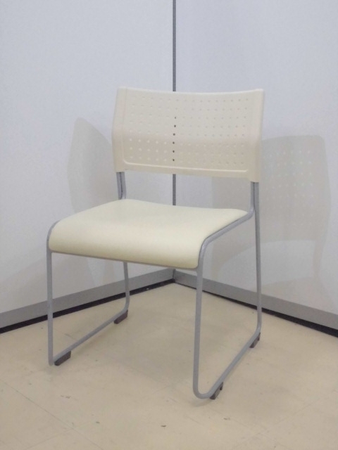 会議用にも便利！重ねて収納できるスタッキングチェア！
                        
                                    中古
            