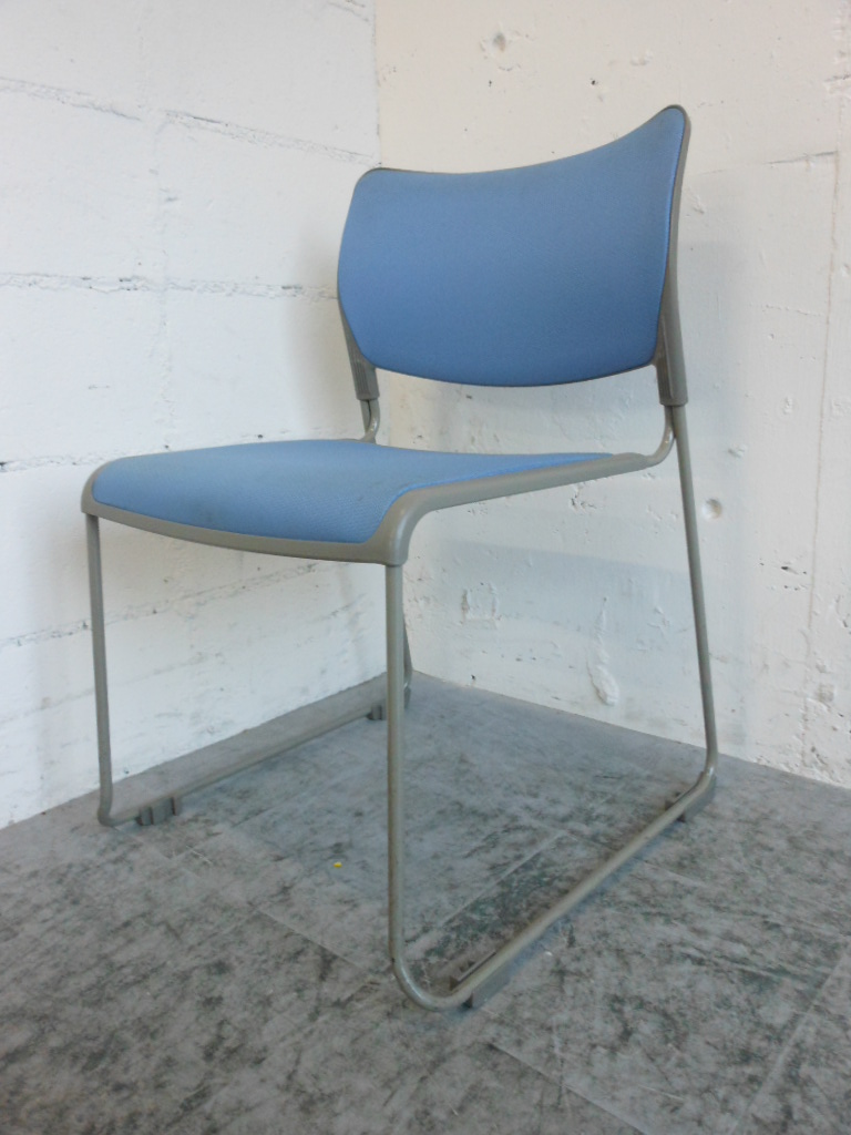 【会議用チェア】オカムラ｜スタッキング収納可能！｜ブルー
                        
                                    中古
            