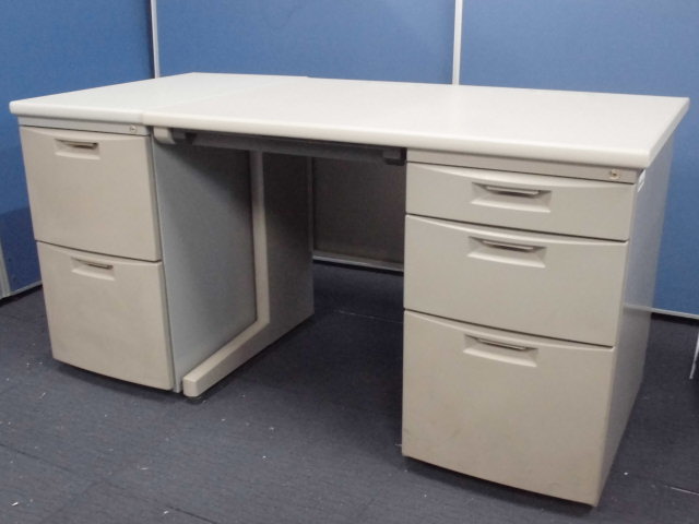 【W1400両袖机風セット】イトーキ製｜CZシリーズ｜片袖机+脇机｜昔から人気のデスクシリーズです！【鍵付】【セット商品】
                        CZ
                                    中古
            