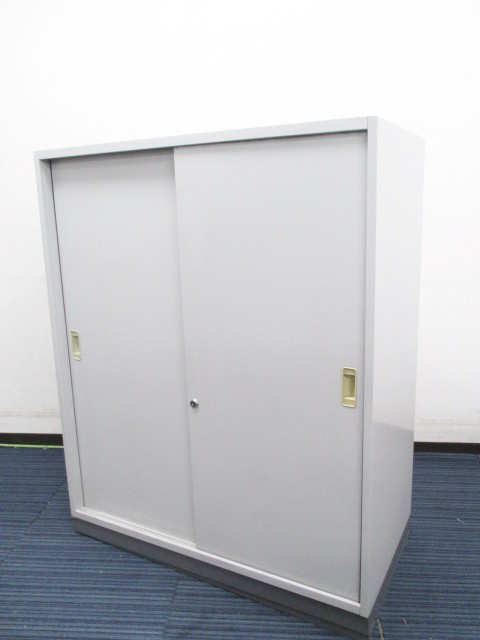 16,000円⇒13,000円⇒11,000円【扉の開閉スペースを消費しない便利タイプ】引違い書庫｜通路部分に置くと真価を発揮するタイプです【値下品】
                        
                                    中古
            