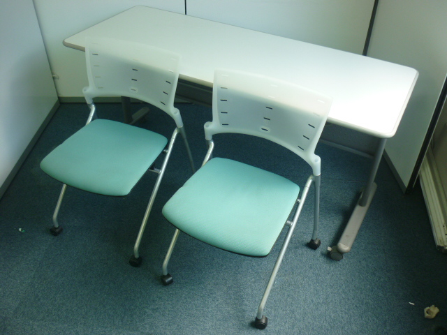 【セット】【中古】国内メーカー　扱いやすいサイドスタックテーブル入荷！！ネスティングチェア
                        
                                    中古
            