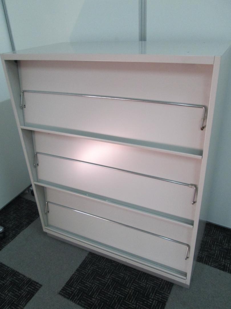 【2台入荷】中古では希少な雑誌架です。前面に展示品、奥に在庫を入れておける作りになっています
                        シンライン
                                    中古
            