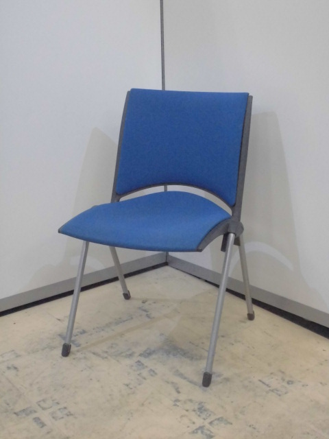 人気のブルースタッキング！ミーティングスペースに是非！
                        
                                    中古
            