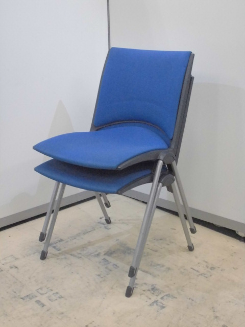 人気のブルースタッキング！ミーティングスペースに是非！
                        
                                    中古
            