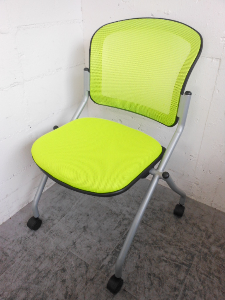 【会議用チェア】平行スタック可能！｜明るいグリーンのネスティングチェアです【状態良好品】
                        
                                    中古
            