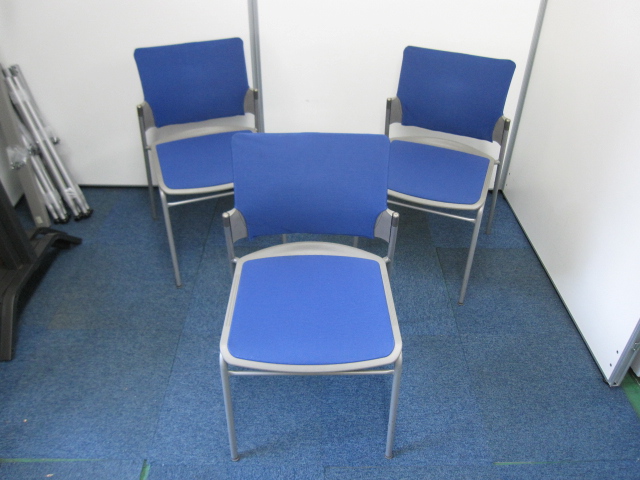 【セット商品】【ミーティングチェア】オカムラ製　フォルマミーティングチェア　３脚×１セット　カラー：ブルー【会議用チェア】
                        フォルマ
                                    中古
            