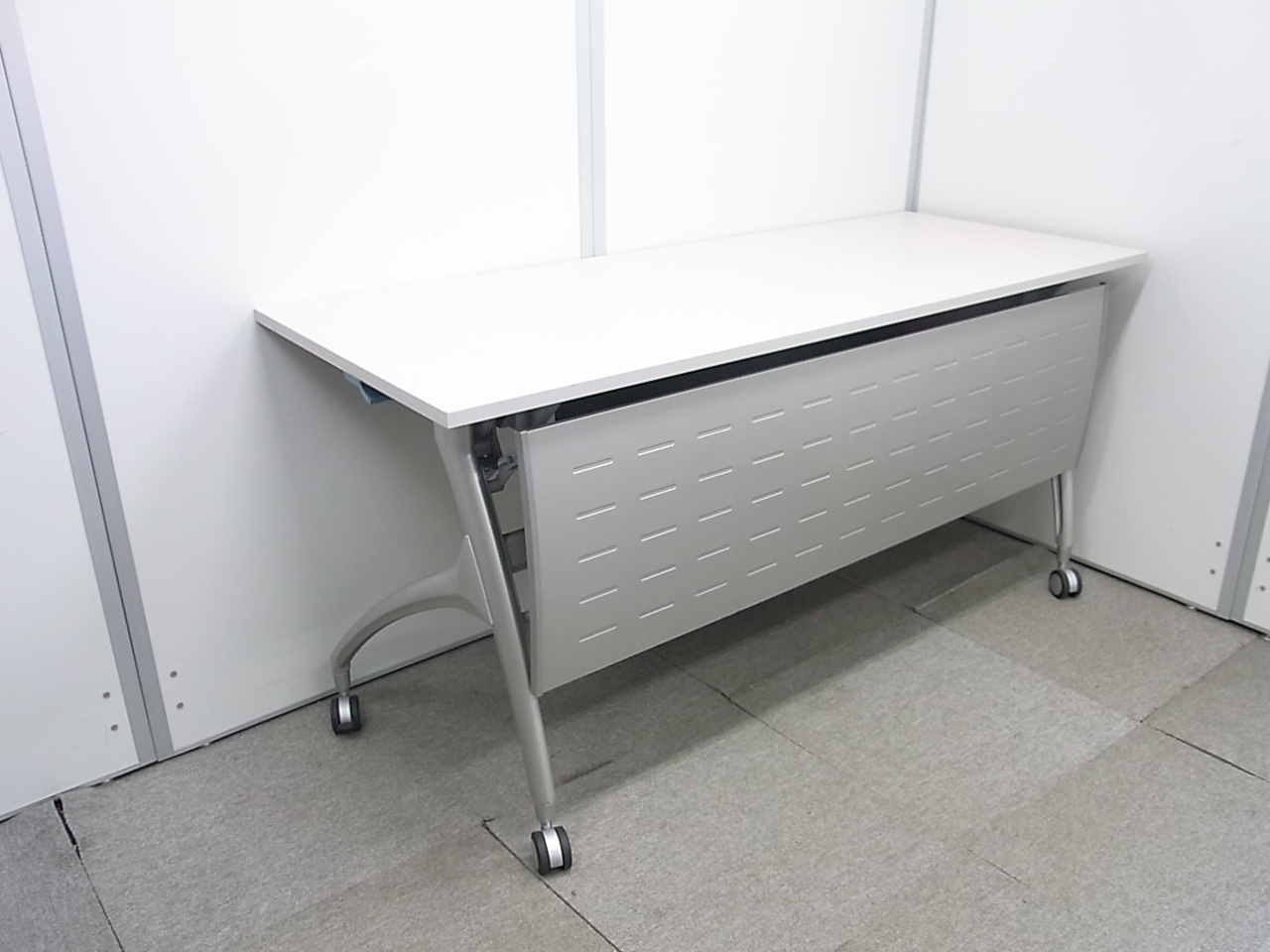 【1台入荷！】イトーキ製 LILISH(リリッシュ) サイドスタックテーブル ホワイト天板 幕板付き！
                        リリッシュ2
                                    中古
            